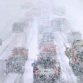 Sneg paralisao ovaj deo Evrope, kolone vozila duge su 20 km: Snimci su nestvarni, policija pomaže zavejanima