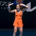 Devojka nije mogla da veruje šta je pogodila! Turnir tek počeo, a već imamo najbolji poen AO: Izvela potez karijere, pa ostala…