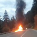 Buktinja na putu kod Užica: Zapalio se automobil u pokretu