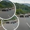 (Video) Jeziv snimak sa auto-puta: "Reno" naglo udara u BMW, oba auta u punoj brzini, kreće ljuljaju po putu! Ovo je mogao da…