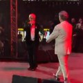 Nedeljko Bilkić prvi gost Milančeta Radosavljevića u prepunom SPENS-u: Legenda narodne muzike oduševila publiku video