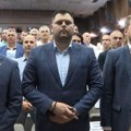 Predsednik opštine Nikšić držao ispružen srednji prst tokom intoniranja himne