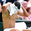 Novak skinuo majicu na Vimbldonu, a onda smo ispod videli prizor kao u finalu Rolan Garosa