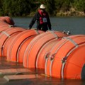 Federalni sud naredio državi Teksas da ukloni barijere za odvraćanje migranata sa reke Rio Grande