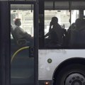 Autobus udario u auto, a on u putnike na stanici