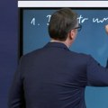„Žele svoje pudlice“: Vučić na tabli ispisao kako izgledaju pritisci na Srbiju, pomenuo i medije Junajted grupe