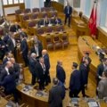 Skupština Crne Gore: Umalo okršaj, protesti zbog dolaska Andrije Mandića