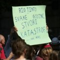 Protest aktivista ispred skupštine Srbije: Negodovali zbog odlaganja rasprave o litijumu