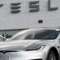 Tesla opozvala oko 239.000 vozila zbog potencijalnih problema sa zadnjom kamerom