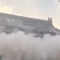 "Da se ovo desilo malo kasnije, tu bi bilo mnogo dece": Krov tornja iz ere dinastije Ming se urušio, stotine crepova palo…