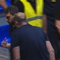 Napeto na meču Budućnost - Zvezda: Sudije tražile da se odstrani navijač iz prvog reda, sa njim izašlo i dete