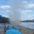 Šok snimak tornada na plaži u Srbiji! Vrtlog baca peškire i sve što mu je na putu, spasioci jure da pomognu