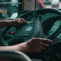 Autobusi sa pristalicama SNS pristižu kod Palate Srbija