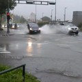 (Foto) bujica stigla do bolnice, vatrogasci postavljaju barikade! Nezapamćen potop u Zagrebu, haos na ulicama glavnog grada…