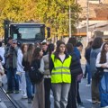 Đaci Prve beogradske gimnazije danas bojkotovali nastavu, otišli ispred blokirane Pete beogradske gimnazije