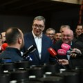 "Počinjemo velike infrastrukturne projekte": Vučić obilazi destileriju u Bajinoj Bašti