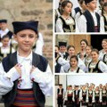 Gujonu zabranili ulazak na Kosmet, ali on ipak obradovao decu: Nove folklorne nošnje mališanima u srpskim enklavama na Kosovu…