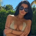 "Sve mi je prirodno od glave do pete, marš ženturače": Pevačica se skinula u vreli bikini, a ovako je odbrusila hejterima…