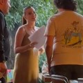 Milica Pavlović dobila poklon od fana: Zatečena ovim iznenađenjem, a ono što je uradila raspametilo prisutne