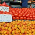 Zimnica pod digitronom: Da li se više isplati puniti špajz ili korpu u marketu?