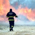 Povređena jedna osoba i vatrogasac: Veliki požar koji se rasplamsao kod Šibenika ne jenjava: Hrabri meštani sa kofama i…