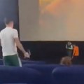 Haos u bioskopu: Španski bokser u akciji zaustavljanja nasilnika! (video)