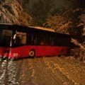 Autobus gradskog prevoza proklizao u Maloj Moštanici: Drama u beogradskom naselju