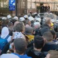 Guranje građana i policije u Novom Sadu, bačen biber sprej