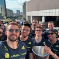 Desetine hiljada navijača Fenerbahčea prisustvovalo paradi povodom osvajanja Evrolige