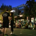 „Pustite ih sve“: I dalje traje protest studenata ispred PS Novi Beograd zbog hapšenja njihovih kolega FOTO, VIDEO