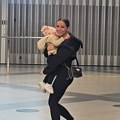 Darko Lazić sa ćerkom i Kaćom konačno stigao u Beograd: Ona izašla sama sa detetom, on ostao da sačeka kofere