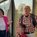 Pevač (72) živi od penzije od 30.000 dinara, večeras gostuje kod Lepe Lukić: poveo suprugu, retko je viđamo