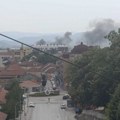 Požar u fabrici „Mladost“ u Leskovcu: Gust dim prekrio grad, vatrogasci brzo lokalizovali vatru