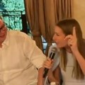 (Видео) Вучић објавио видео из кафане: Министарка узела микрофон, запевао и председник: "Ово је Кокин Брод, овде је и море…