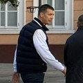 Andrej Vučić u porti u centru Novog Sada, pozdravio se sa direktorom Jovine gimnazije