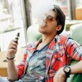 Francuska će zabraniti upotrebu jednokratnih elektronskih cigareta