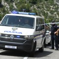 Jeziva nesreća u Istri: Policija ispituje da li su dva brata izgorela u automobilu: Vozilo udarilo u drvo pa se survalo niz…