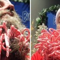 On je novi Ginisov rekorder: Posle slamčica i novogodišnjih ukrasa zalepio 187 lizalica na svoju bradu