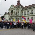 Održan protest zbog najave gašenja škole 'Uroš Predić' u Zrenjaninu