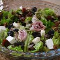 Obrok salata sa pršutom i feta sirom: Odlično rešenje kada vam treba nešto na brzinu i jako osvežava kada je napolju toplo…