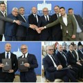 Ministar Goran Vesić i gradonačelnik Novog Sada Milan Đurić potpisali ugovore o dodeli bespovratnih sredstava Ovako će…