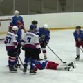 Uznemirujući video: Umro Vladimir Ananjev usred hokejaškog meča, kamere zabeležile tragediju