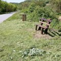 Klupe na putu za Stražilovo Montirane su i korpe za otpatke napravljene od drveta