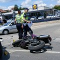 Oboren motociklista kod lidla u stanovu: Više povređenih u saobraćajnoj nezgodi, u toku intervencija Hitne pomoći