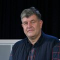 Fudbalski sudija sa RTS razbijao blokadu srednjoškolaca, sad ga Vučić kiti ordenjem