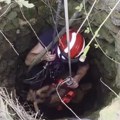 (Video): Pogledajte šta je vatrogasac izvukao iz bunara kod Bora: Domaćini ga grlili kao rođenog