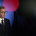 Koji je vrag Vučiću pa se našao u pijačnom zelenišu?