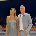 Joksimovići među poslednjima došli na žurku! Uparili stajlinge: Jovana u svetlucavom miniću, Željko kao mladić