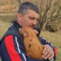 "Ovo se prase zove Ratko, njemu je u krilu uvek slatko": Jovica za svaku svoju životinju ima spremnu pesmicu