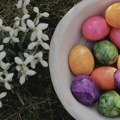 5 viralnih tehnika za farbanje jaja koje uvek uspevaju: Od vina do pene za brijanje